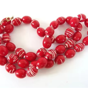 Collier moderne fait à la main en résine pour les femmes avec la conception élégante de chaîne de couleur blanche de diamant et les résultats de bijoux - Product Image 1