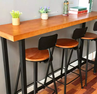 Ensemble table et chaises de bar d'hôtel en bois massif moderne avec pieds hauts en métal durable, design étroit et long