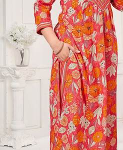 Découvrez la quintessence de la sophistication avec notre collection exclusive Silk Kurti pour les femmes au style contemporain. - Product Image 6