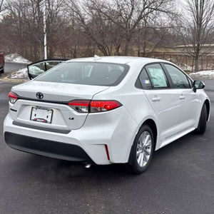 Meilleur prix pour la nouvelle berline FE FWD à essence/essence, automatique, intérieur foncé, caméra arrière, pneus R15/R16 - Product Image 1