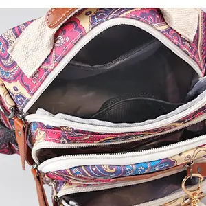 Bolsa de Pañales Impermeable a Rayas con Almacenamiento Funcional - Product Image 1