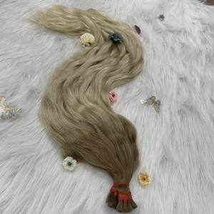 Couleur tendance chaude avec des extensions de cheveux humains en vrac bouclés naturels ondulés de haute qualité du Vietnam prix de gros de cheveux - Product Image 4