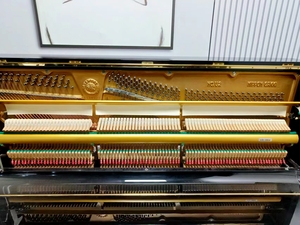 Yamahas เปียโนตั้งตรง U2F คุณภาพเสียงระดับพรีเมียมใช้สร้างได้อย่างแข็งแรงเหมาะสำหรับดนตรีโรงเรียนและเวที - Product Image 3