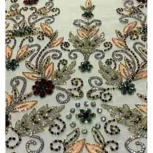 Sac Royal Garden en dentelle jacquard tissée légère et respirante, orné de perles, broderies métalliques florales et motif à pois - En stock - Product Image 2