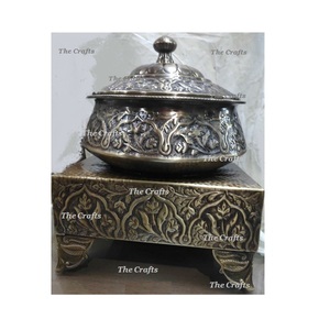 Plato de frotamiento de latón puro de diseño en relieve con Chowkhi, plato de frotamiento calentador de alimentos de la mejor calidad para hoteles - Product Image 6