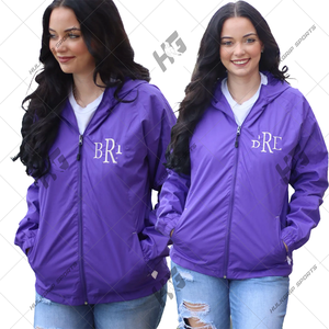 เสื้อกันลมมีตัวอักษรกรีกสำหรับผู้ชายและผู้หญิงเสื้อโค้ทกันน้ำออกแบบโลโก้ได้ตามต้องการ - Product Image 4