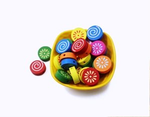 แหวนไม้ธรรมชาติรูปทรงตามสั่ง และลูกปัดไม้สีต่างๆ รูปทรงและขนาดต่างๆ ผลิตด้วยมือจากอินเดีย - Product Image 1