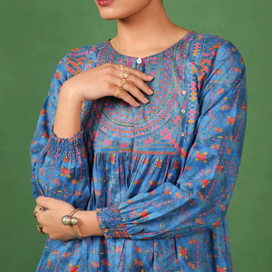 Vêtements décontractés confortables pour femmes de couleur bleue Kurtis Design personnalisé à la mode dernière collection de vêtements indiens et pakistanais - Product Image 1