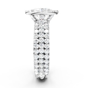 Bague de fiançailles de luxe en moissanite taille ovale avec halo pour femme, en or blanc 18 carats, bague de mariage diamantée - Product Image 2