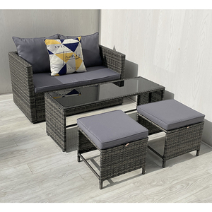 Juego de Muebles de Jardín de Ratán PE Moderno de 4 Piezas, Directo de Fábrica en Vietnam, con Mesas de Vidrio Templado y Cojines para Exteriores - Product Image 3