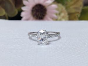 Anillo de Compromiso Clásico de Oro Blanco Sólido de 10K/14K con Diamante Cultivado en Laboratorio de Corte Cojín de 2 Quilates, Regalo de Boda para Mujer, Anillo de Diamantes - Product Image 2