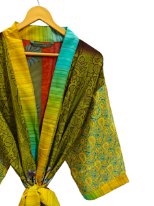 Pure soie Sari Kimono léger Vintage Sari Robe doux plage Robe de soirée indien à la main Kimono en soie - Product Image 3