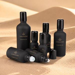 Lichtundurchlässige, matt-schwarze Roll-on-Flasche aus schlankem Glas für hochwirksame Augenserum und botanische Extrakte - Product Image 3