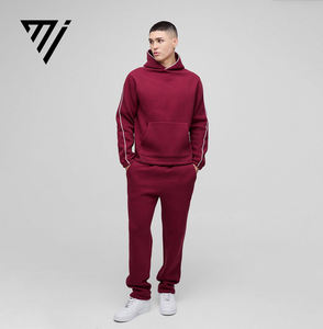 Ensemble de survêtement à capuche pour homme en bordeaux, streetwear minimaliste, vêtements de sport en polaire, tenue confortable en deux pièces, vêtements d'hiver - Product Image 1