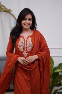 Conjunto de Kurti y Pantalón de Seda Chanderi Bordada de Primera Calidad, Dupatta de Algodón Chanderi Estampado, Compra al por Mayor - Product Image 3