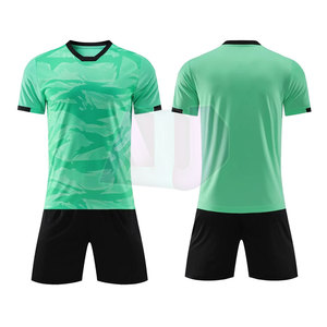 Uniforme de Fútbol Personalizado al por Mayor, 100% Poliéster, Ligero, Transpirable, Disponible en Varios Tamaños, Colores y Estilos - Product Image 1