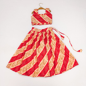 Ensemble Lehenga Choli traditionnel rouge Bandhani Rajwadi pour enfants de Shoryam Fashion |   Robe longue à séchage rapide pour Diwali, mariage et fêtes - Product Image 1