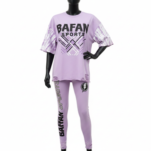 Conjunto Deportivo Premium de Camiseta de Algodón de 300GSM y Leggings de 260GSM con Paneles de PVC Reflectantes Iridiscentes y Logotipo Personalizado - Product Image 1