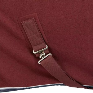 Manta para Caballo de Tela Oxford 600D Color Granate en Forma de U con 2 Correas para las Patas, Solapa Media para la Cola, para Uso en Exteriores en Todas las Estaciones - Product Image 6