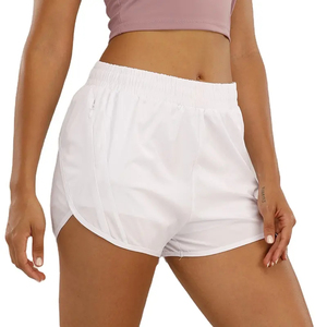 Pantalones cortos de yoga para mujer al por mayor pantalones de secado rápido de poliéster entrenamiento cintura elástica con bolsillos pantalones cortos deportivos para correr para mujer con logotipo - Product Image 2