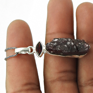 Colgante de amuleto delicado de lujo con piedras preciosas en bruto de granate natural, colgantes y amuletos de joyería fina artesanal de Plata de Ley 925 OEM ODM - Product Image 4