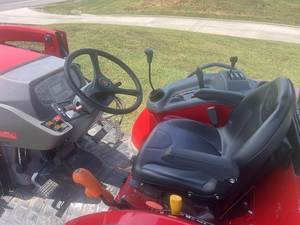 2022 Massey Ferguson 1840M Tractor Diseño compacto con rendimiento confiable - Product Image 3