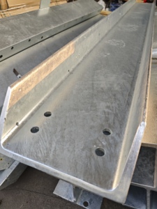 Poutre de support structurelle en acier galvanisé en forme de C, revêtement en zinc par immersion à chaud, demande personnalisée pour la construction industrielle en acier - Product Image 3