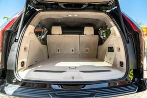 Cadi-llac Esca-lade ESV 4WD Platinum 2022 usado en buen estado - Product Image 4