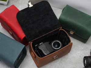 Bolsa de mensajero de cuero unisex, bolsa de viaje para cámara y Vídeo hecha a mano para cámaras DSLR instantáneas y sin espejo - Product Image 2