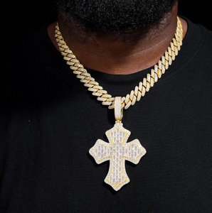 Iced Out Cross Pendant Baguette Moissanite Hip Hop Collar para hombres en oro y plata - Product Image 2