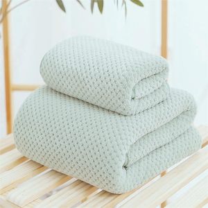 Toalla de Mano de Polialgodón Fabricada en India, Suave, Duradera y Absorbente para Uso en Spa y Resorts, Disponible a un Precio Razonable - Product Image 3