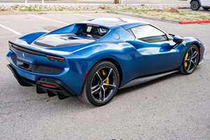 Ferrari 296 GTB 2024, Superdeportivo Híbrido con Motor Eléctrico V6 Twin Turbo de 3.0L, Transmisión Automática, Techo Panorámico - Product Image 4