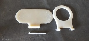 Machine de moulage par injection verticale semi-automatique d'une capacité de 100 tonnes Fabrication de pièces PET HDPE de précision disponible à la vente - Product Image 3