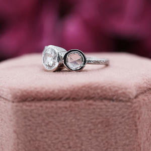 Diamante cultivado en laboratorio de corte redondo, ajuste de tres piedras, lujoso anillo de compromiso de plata esterlina, anillo de regalo para mujer IGI - Product Image 2