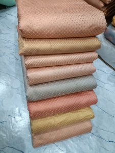 Tissu jacquard brocart brillant pour les créateurs de mode et les spécialistes du rembourrage garantissant un attrait haut de gamme en vrac - Product Image 4