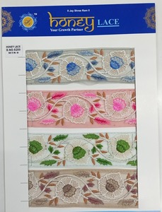 Tela de encaje bordado floral colorida vibrante y detallada con patrones intrincados, perfecta para la moda de alta gama - Product Image 3