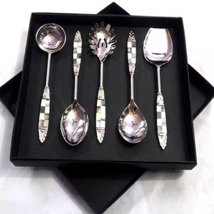 Vente à chaud nouveau style de luxe service de cuisine de mariage style de luxe service de couverts en acier inoxydable poignée torsadée ensemble de couverts cuillère - Product Image 1