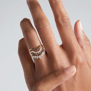Bague en or jaune en forme de V avec diamants pour femme, coupe ronde brillante classique, 5 pierres - Product Image 5