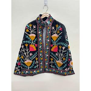 Chaqueta Reversible de Terciopelo Gulbagh Sozni Otoño, Color Negro Medianoche, Talla XL, Logotipo Personalizado Bordado, Decoración con Parches Florales - Product Image 2