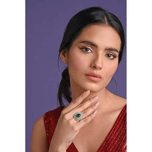 Anillo de Diamantes en Racimo de Corte Oval Romántico para Hombre en Plata de Ley Chapada en Rodio - Product Image 3