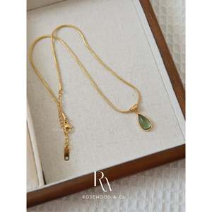 Collana con Pendente a Goccia Placcata in Oro 18K, Gemma Verde Oliva, Design Trendy a Forma di Pera, Regalo per Lei - Product Image 4