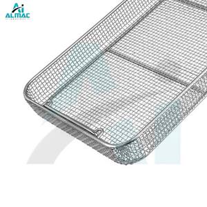 Panier ALMAC avec base plate et côtés perforés, solution de rangement manuelle en acier inoxydable durable pour instruments médicaux - Product Image 6