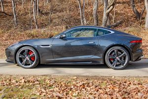 Jaguar F-Type R Coupé 2016 Usado, 6800 Millas, Motor V8 Supercargado de 550 hp, Tracción en las Cuatro Ruedas, Sin Modificar - Product Image 2