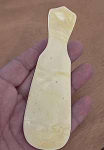 Chausse-pieds élégant blanc avec manche en bois élégant, finition polie, design ergonomique long, idéal pour la maison, les voyages, le bureau et les cadeaux - Product Image 2