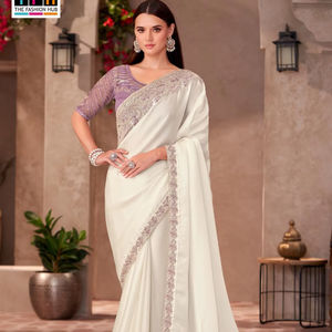 Sari en soie exclusif de créateur avec une belle bordure de travail de séquence de broderie de haute qualité pour une fête de mariage style pakistanais - Product Image 1