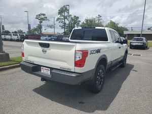 Nissan Titan PRO-4X 2018, qualité d'occasion, quatre roues motrices, cabine étendue, pick-up - Product Image 2