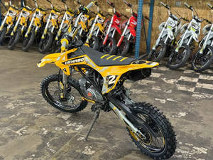 Herramienta Ligera de Alta Eficiencia Denago MX2 Edición Amarilla de 125cc para Acabado de Concreto, Lista para Envío Mundial - Product Image 3