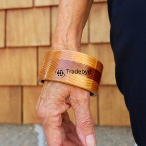 Ensemble de bracelets en bois prêts pour les anniversaires, les mariages et les occasions festives par Tradebyd - Product Image 1