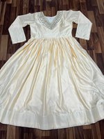 Robe de style actrice de série télévisée, la plus belle, col en V, longueur genou, 3 mètres, énorme évasement, motif, en soie Georgette et fausse fourrure réversible