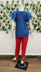 Haute sur demande vêtements pour femmes à manches courtes faire des hauts imprimés pour options de tenue décontractée hauts en tissu de haute qualité à vendre - Product Image 3